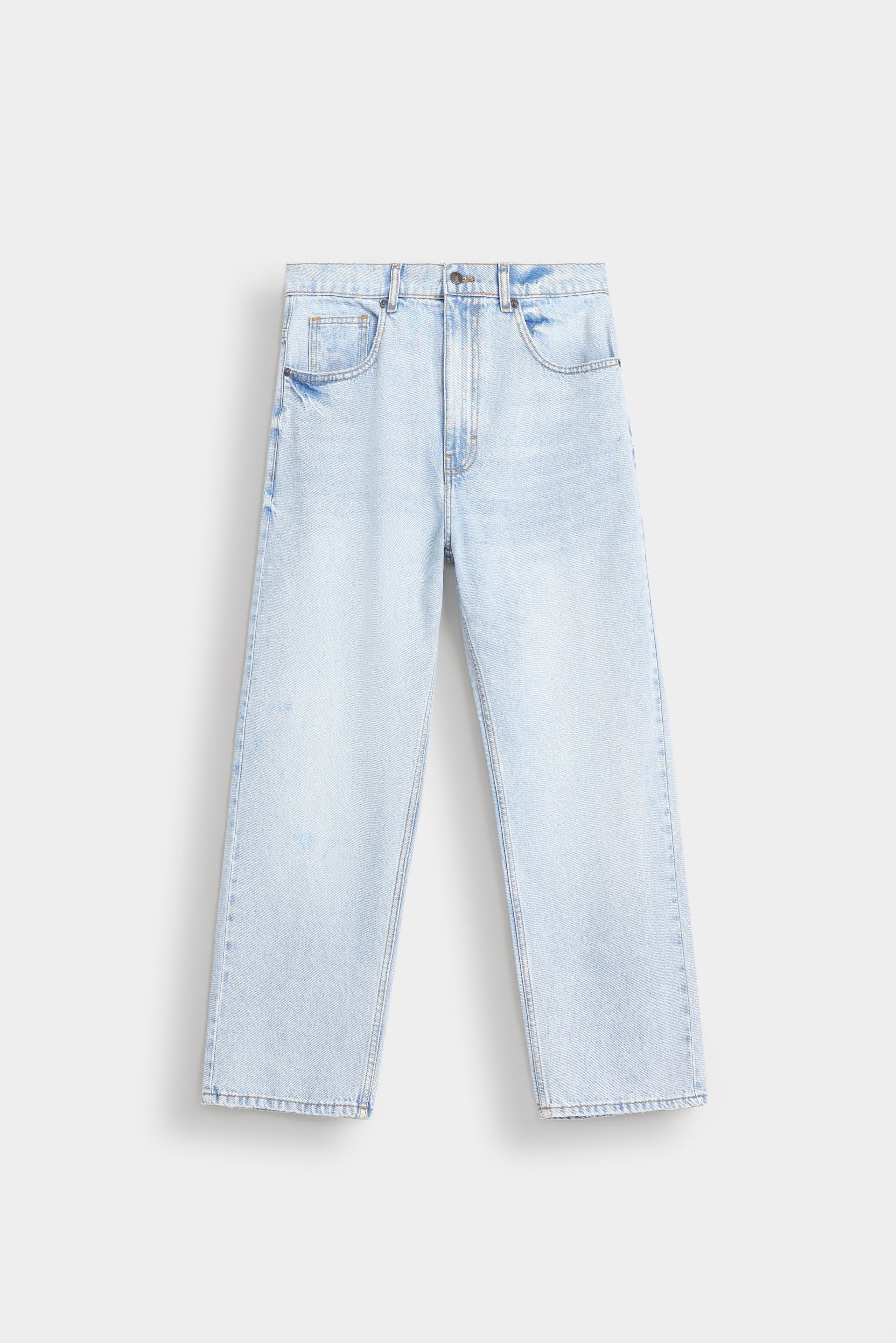 Light Wash Denim Jeans — Classic Street Blue Fit