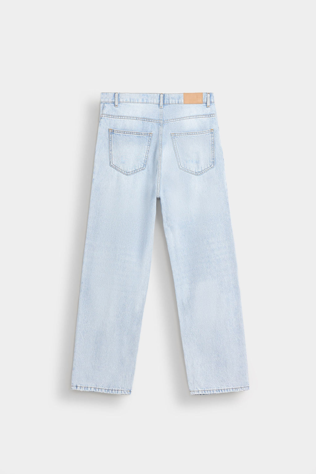 Light Wash Denim Jeans — Classic Street Blue Fit